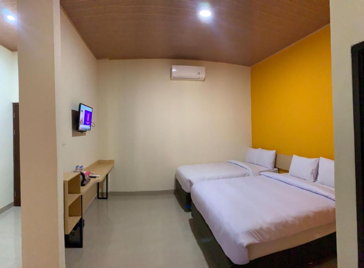 Hotel Sriwijaya 99 Palembang Exterior photo